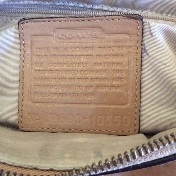 Vintage Coach tan purse M0693- 10559 - Picture 6 of 6